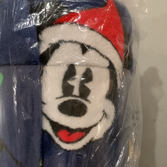 Mickey Mouse Christmas oversized plush throw - Picture 3 of 4